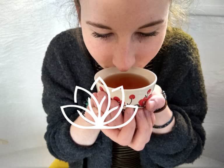 DiviniThé : dégustation sensorielle d'un thé : étape 3 humer sa tasse